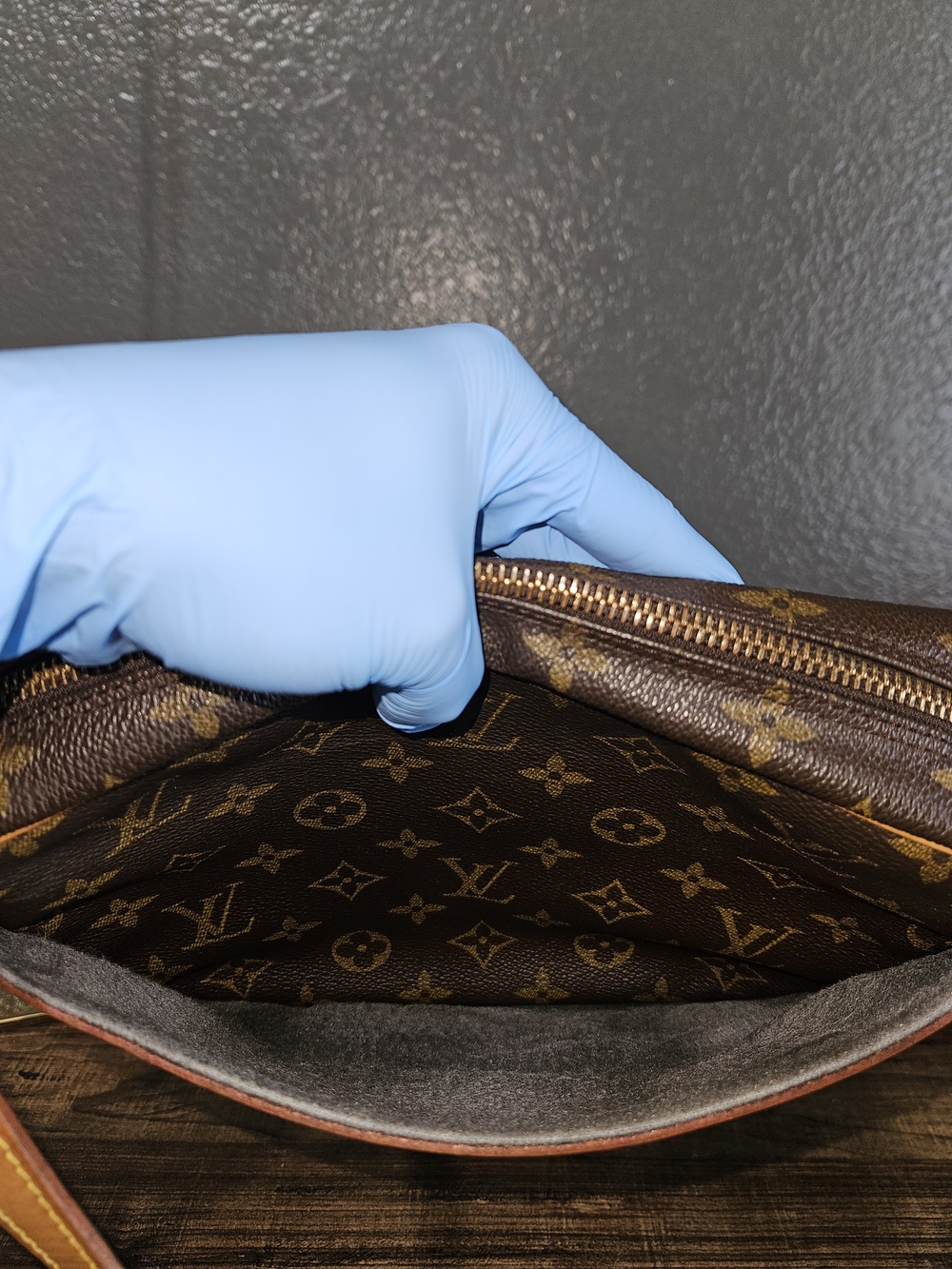 Authentic Louis Vuitton Jeaune Fille Mm Monogram Canvas - Picture 9 of 17